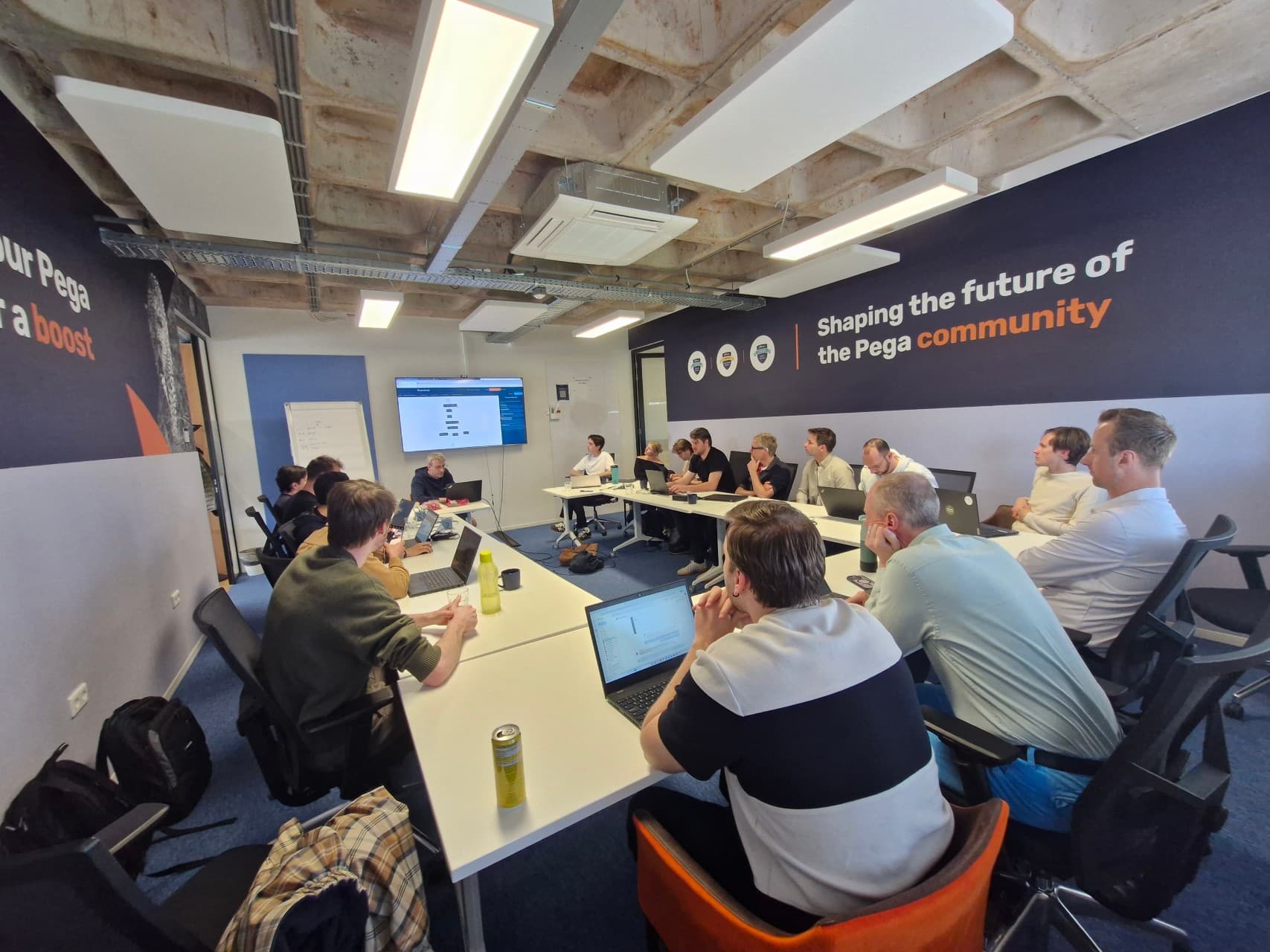 Hackathon met BPM Company en Mendify, deelnemers bouwen aan AI-collega's op locatie